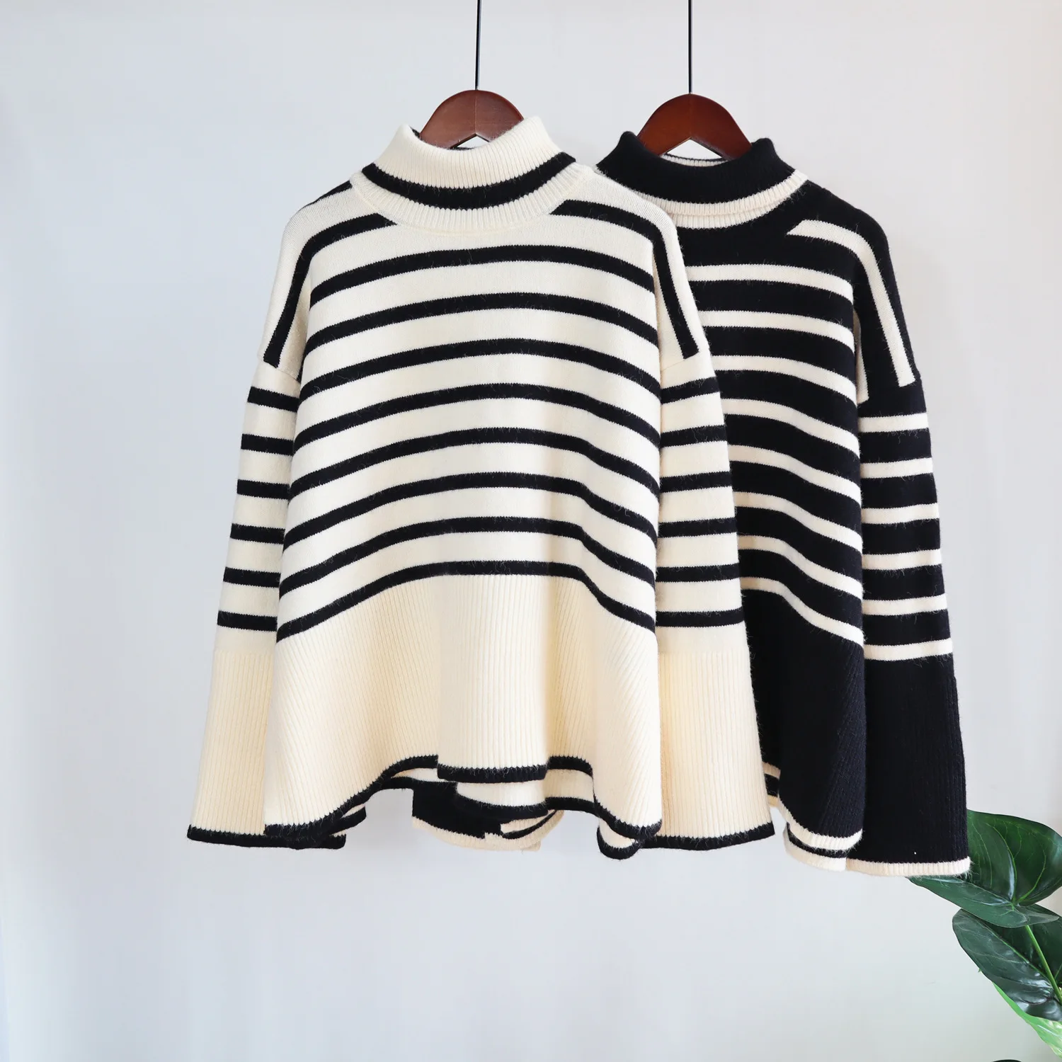 Women Casual Sweater Turtleneck Knitted Pullover sweater Black White Striped Pull Jumpers Side Split Knitted Tops Pull Femme