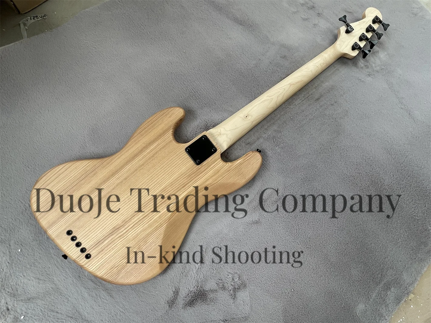 Matte Natural Bass 5-string Electric bass Alder body Flamed Maple Top Clear guard Finch Eye Maple fingerboard Black tuner