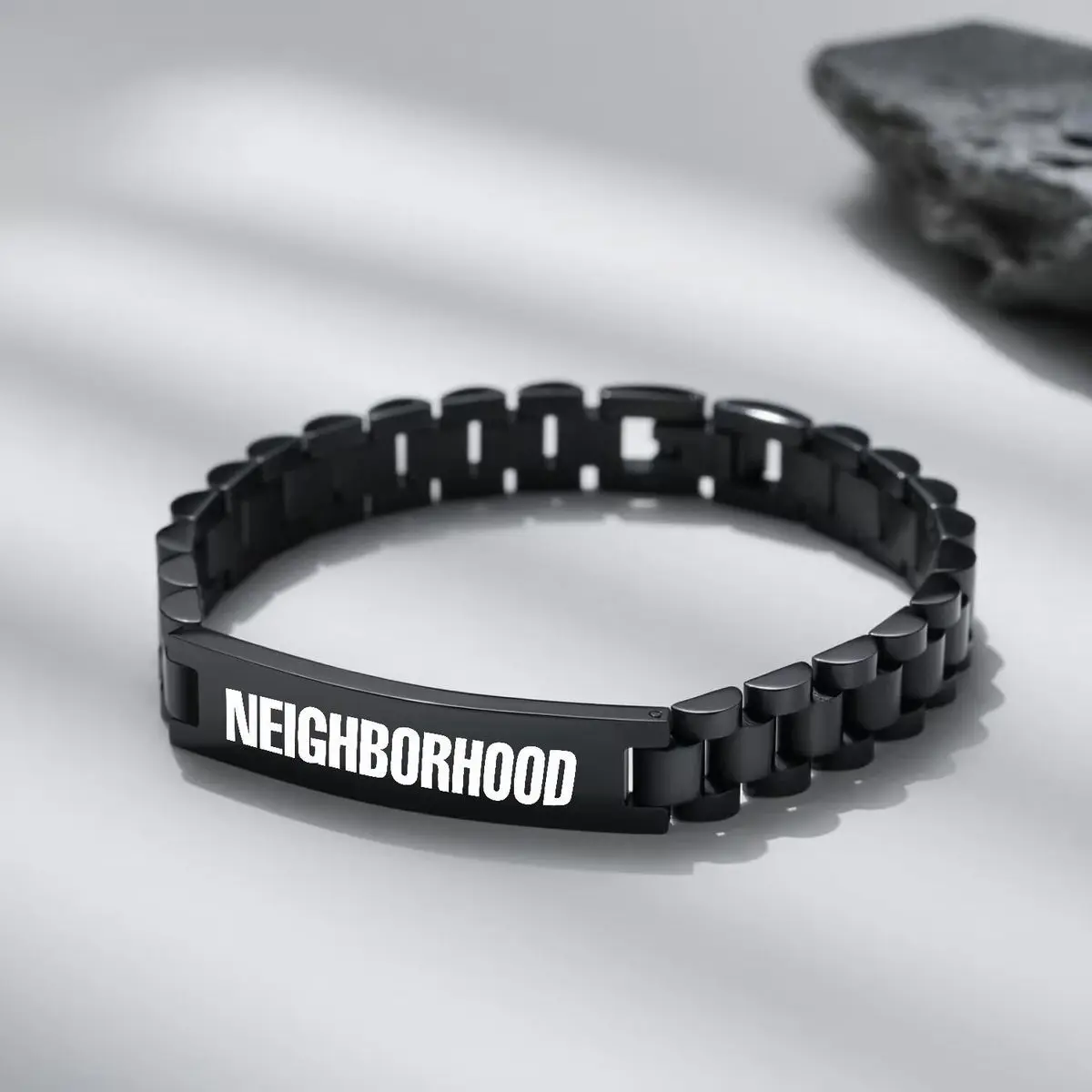 NEIGHBORHOOD Titanstahl-Armband, Trendiges Cooles Accessoire für den Alltag, Unisex-Armband im Paarstil – Detail 3