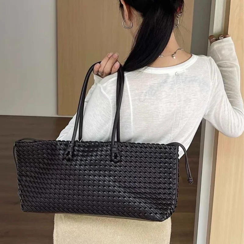 

Women's Brand Woven Travel Tote Bag Elegant Ladies Quality Woven Shopper Designer Drawstring Inner Casual Commuting Shoulder Bag