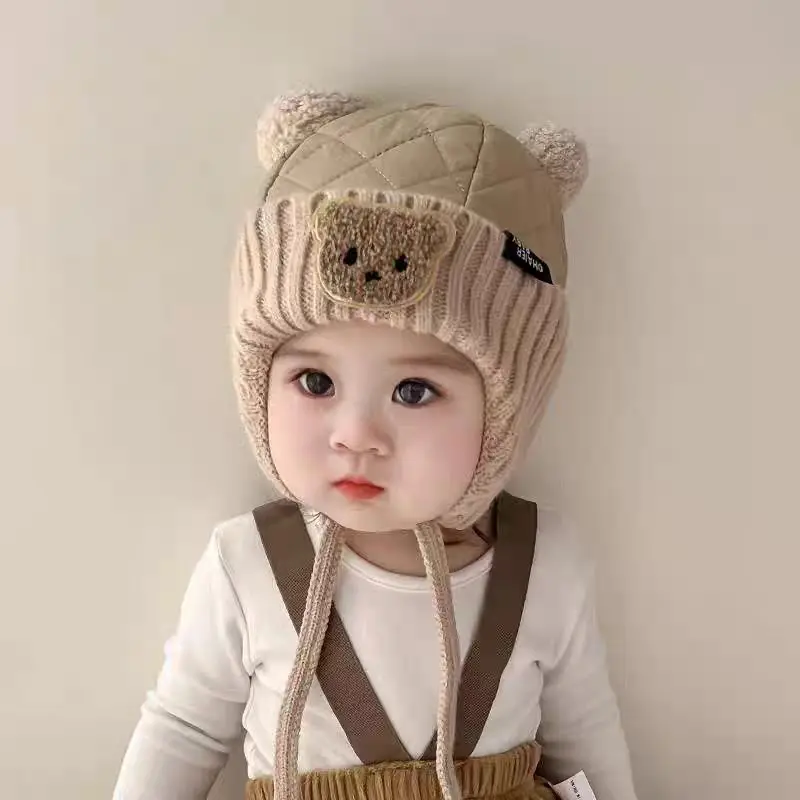

INS-стиль милый маленький медвежонок с двойным шариком на хлопковой подкладке, толстая шапка на флисовой подкладке для малышей, зимняя теплая ветрозащитная шапка-пуловер