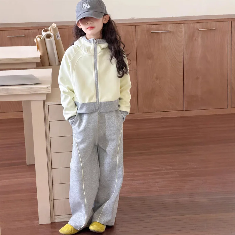 

Girls' sports spring outfit2026New stylish and fashionable children's spring and autumn clothing for girls, two-piece set for ol