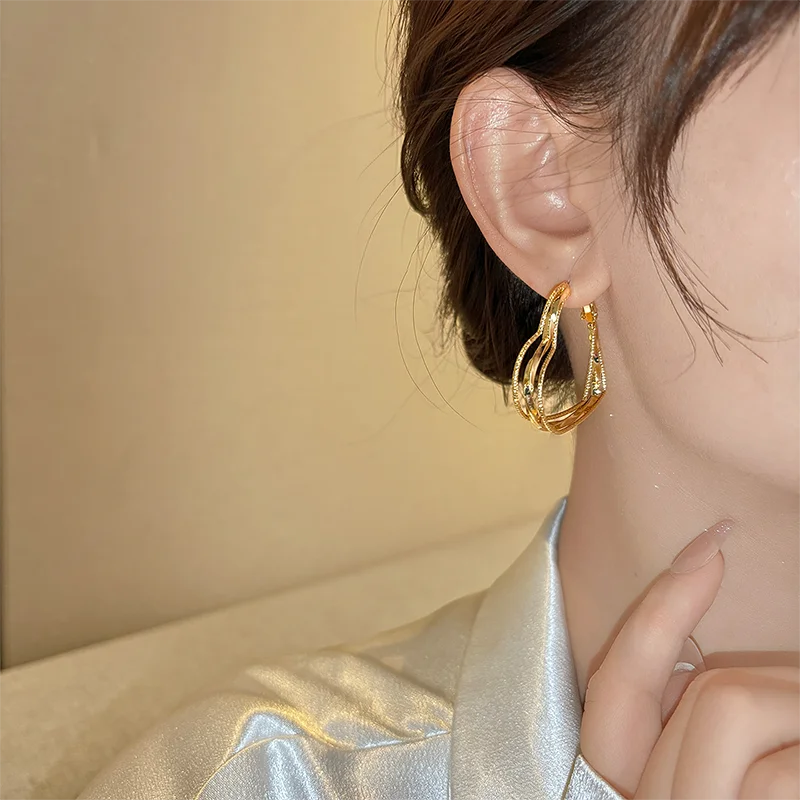 Dreischichtige Metall-Herzform-Ohrringe in Goldfarbe für Damen, 2025 Neuer Trendschmuck, Weihnachtliche Süße Ohr-Accessoires – Detail 9