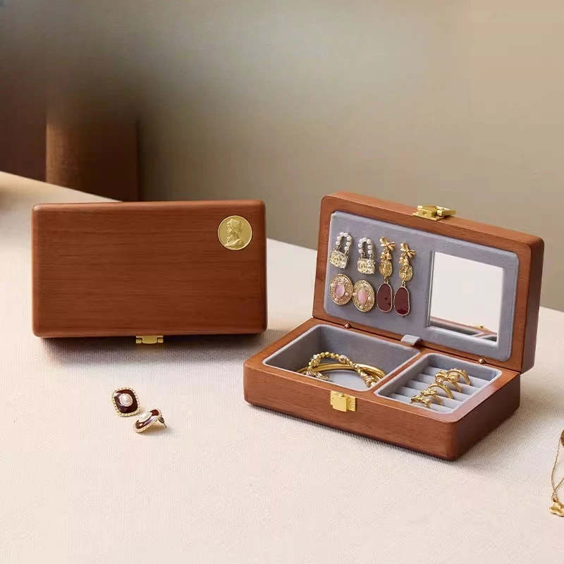 

Solid wood portable jewelry box, wooden gold jewelry box, small exquisite hand jewelry box, high-end Valentine's Day gift.