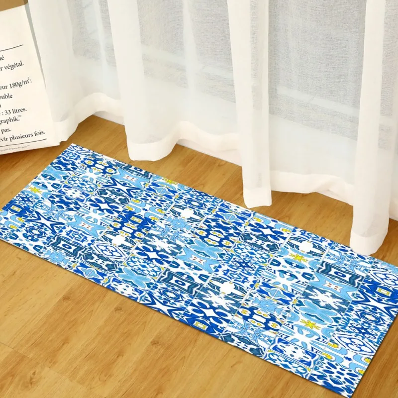Langer Teppich im mediterranen blau-weißen Fliesenmuster, rutschfeste Bodenmatte, weich, verschleißfest, geeignet für die Dekoration von Küche/Flur