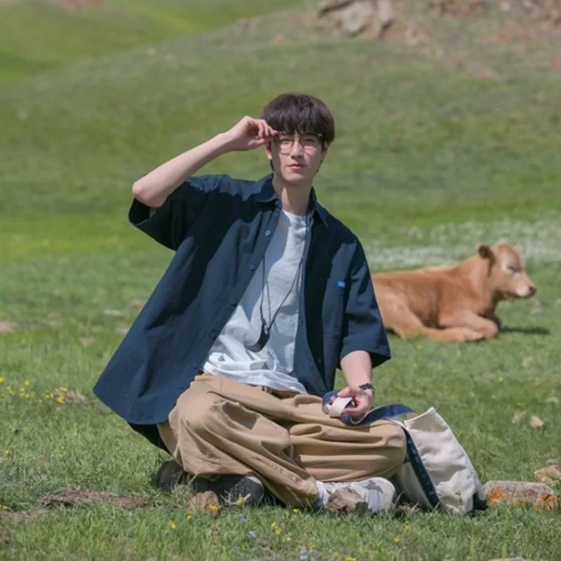 

Мужской комплект из трех предметов: рубашка оверсайз в стиле Вест-Кост, с коротким рукавом, в японском стиле, с молодежным настроением, премиум-качество