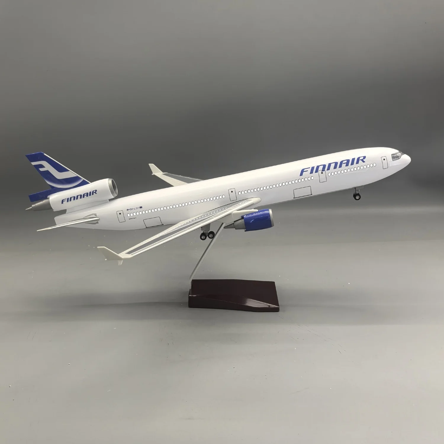 47cm Scale Aircraft Finnair MD-11 airplanes decoration home collectible miniatures Passenger Jet Ornament Collectible Gift