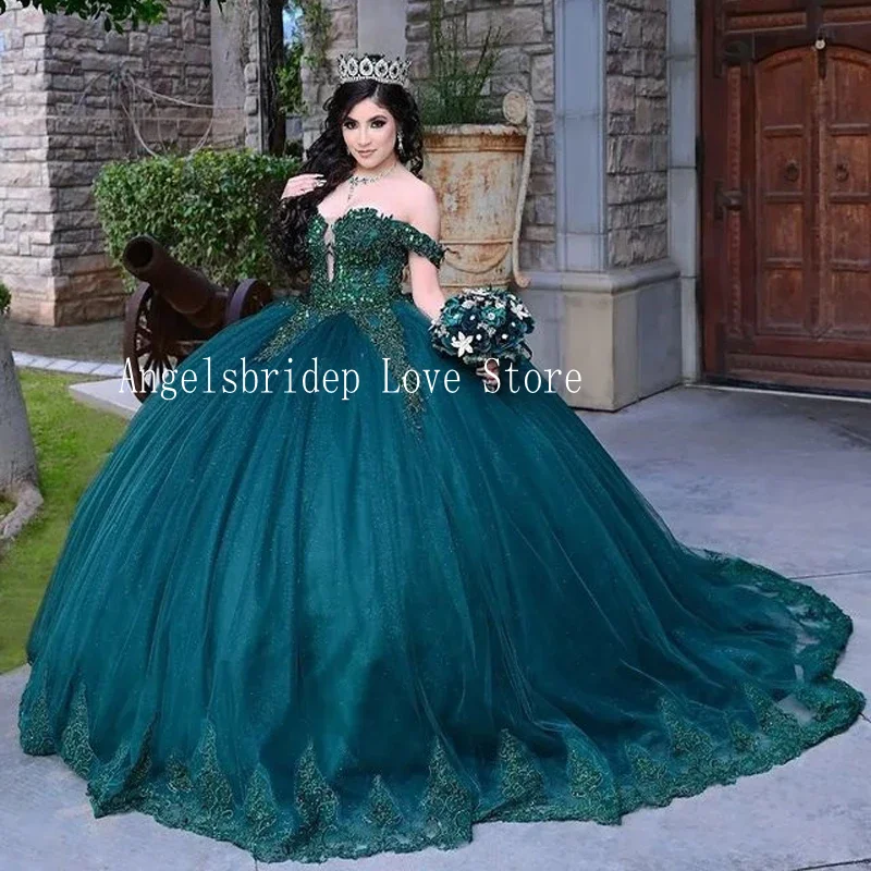 فساتين Quinceanera الخضراء الزمرد Angelsbridep لعمر 15 سنة حلوة ، مكشوفة الكتفين ، زخارف تول منتفخة ، فساتين حفلات حبيبته