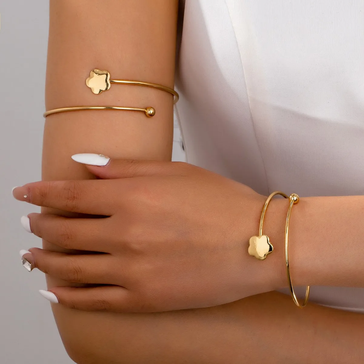 1 set of fashionable and simple five-leaf flower bracelet women's personality versatile arm ring set niche hand jewelry