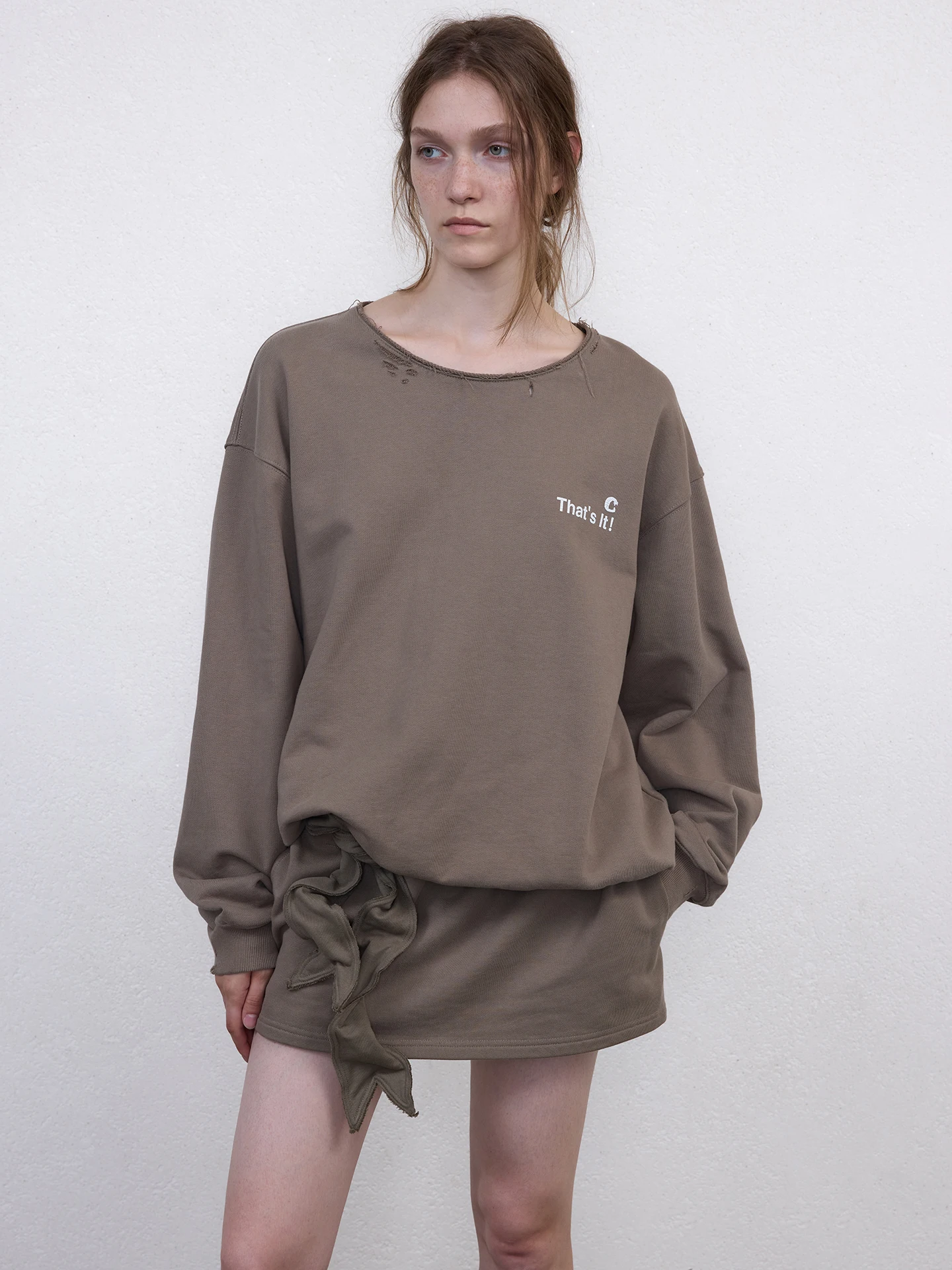 

Retro Lazy Sle Long Sve Hoodie Women's Faion Simple Match High-End Feeling Print Worn-Out Effect Crew Ne Sweatirt