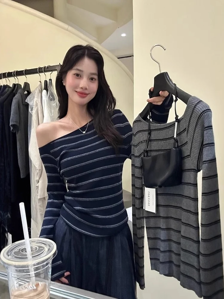 

Осенний модный полосатый вязаный свитер с открытыми плечами, женский облегающий пуловер с металлическими пуговицами и длинными рукавами, офисные женские элегантные M580