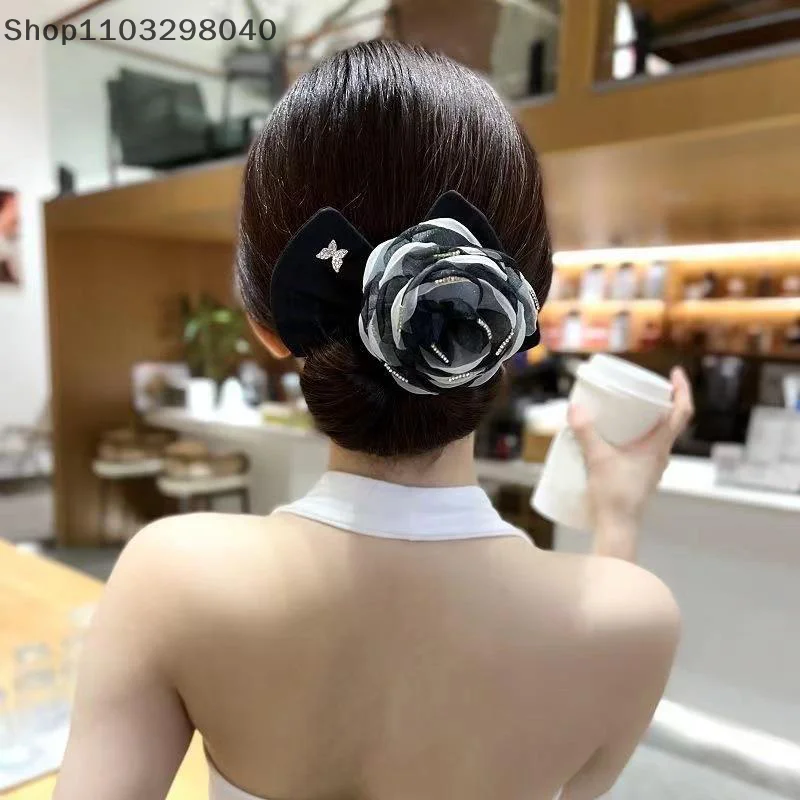 Herramienta de peinado de inspiración vintage para mujer: clip de lazo de flor mágica con rizador de moño giratorio y función de trenzado