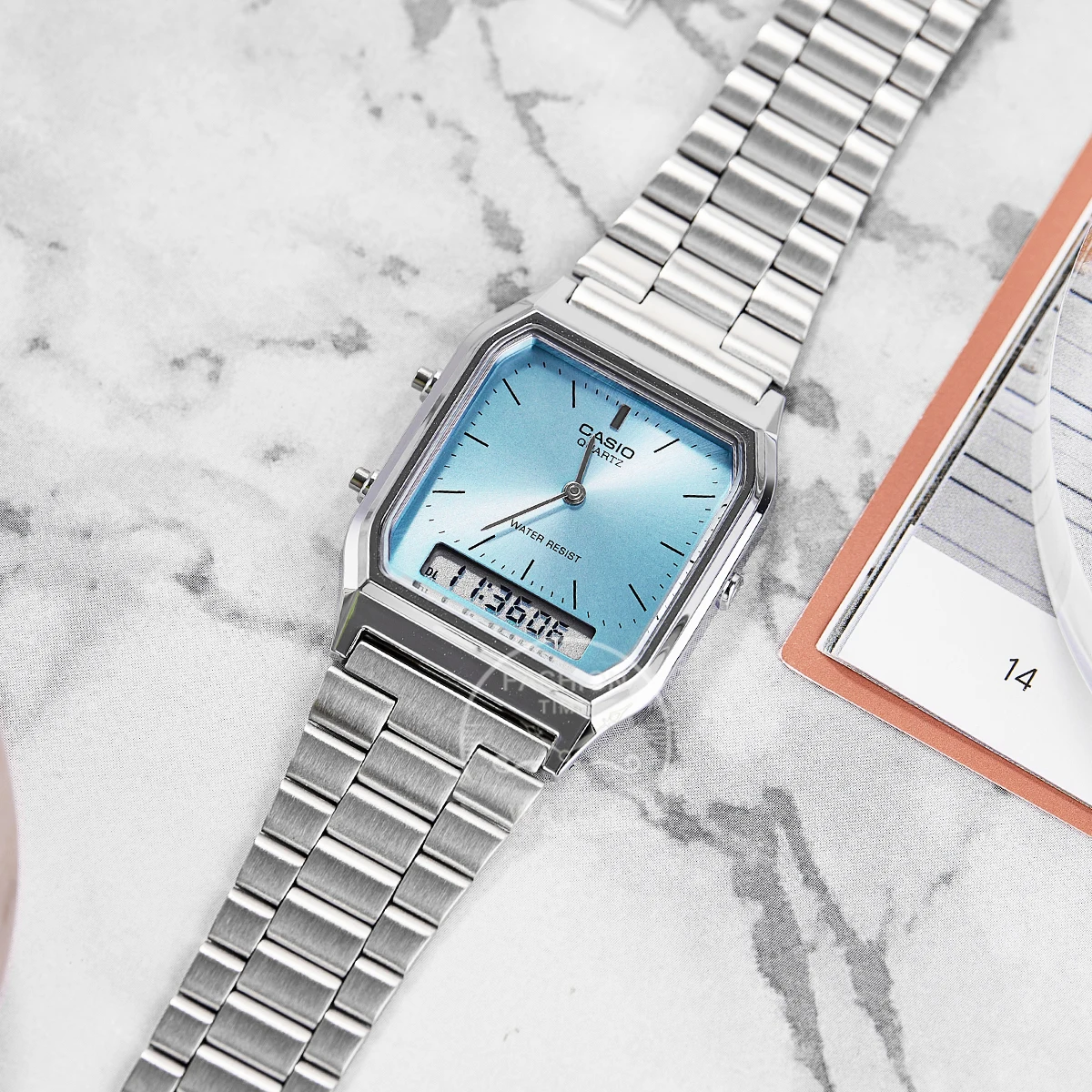 ساعة كاسيو للرجال شاشة عرض مزدوجة طراز ريترو تصميم شخصي حركة كوارتز مقاومة للماء AQ-230A-