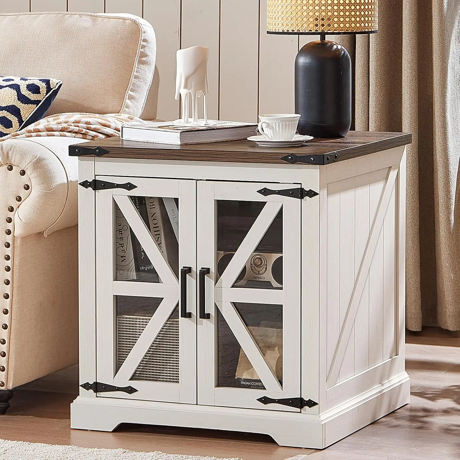 طاولة نهاية المزرعة البيضاء مقاس 24 بوصة مع محطة شحن وباب الحظيرة الزجاجية، ورف قابل للتعديل، وطاولة جانبية للسرير مربع كبير للمعيشة