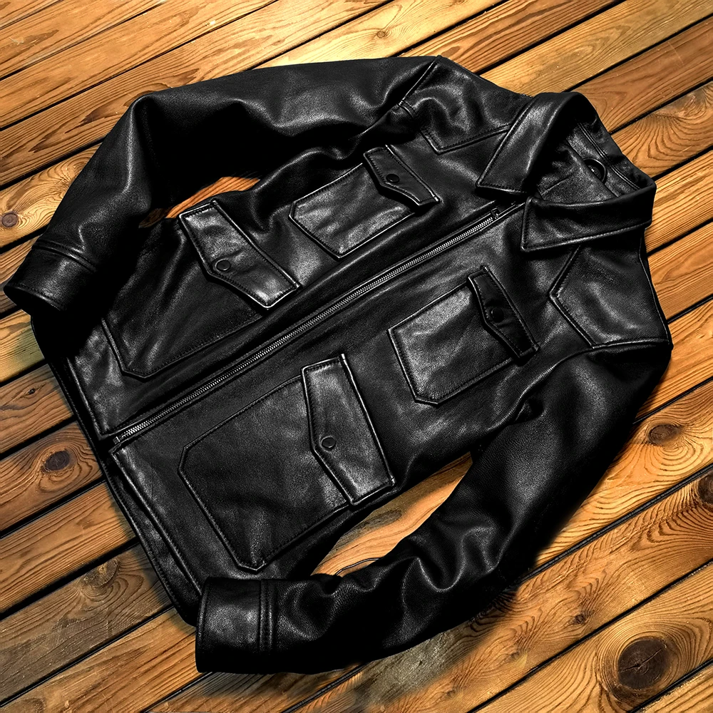 سترة رجالية فاخرة من الجلد الطبيعي موديل 2025 بياقة مدببة بقصة ضيقة ومتعددة الجيوب من جلد الماعز السائق سترة جلدية للرجال