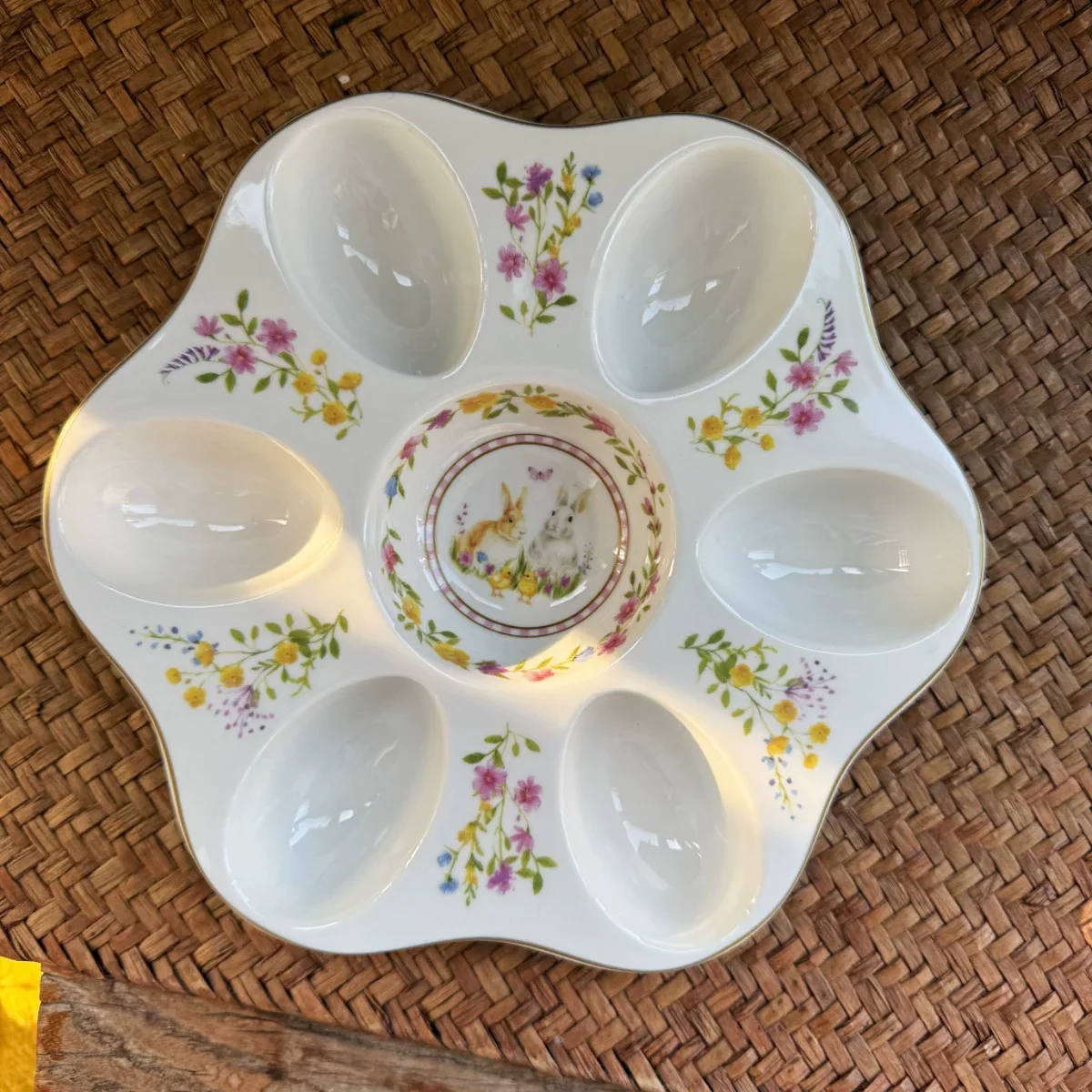 Egg Division Plate Ceramic Egg-shaped Pastry Small Snack Display Plate Cute Placemat Plate