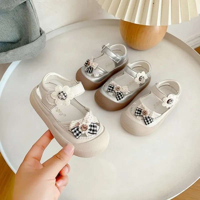 

Детские пляжные сандалии для девочек - Дышащие повседневные туфли с цветочным бантом - Летние туфли-принцессы 2026 - Нескользящие, из мягкого материала