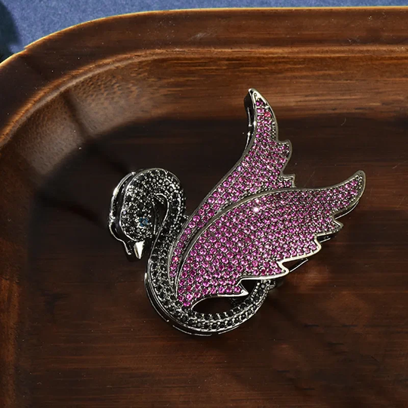 2025High-end, exquisite and elegant, crystal, colored swan brooch, high-end suit accessory pin for women