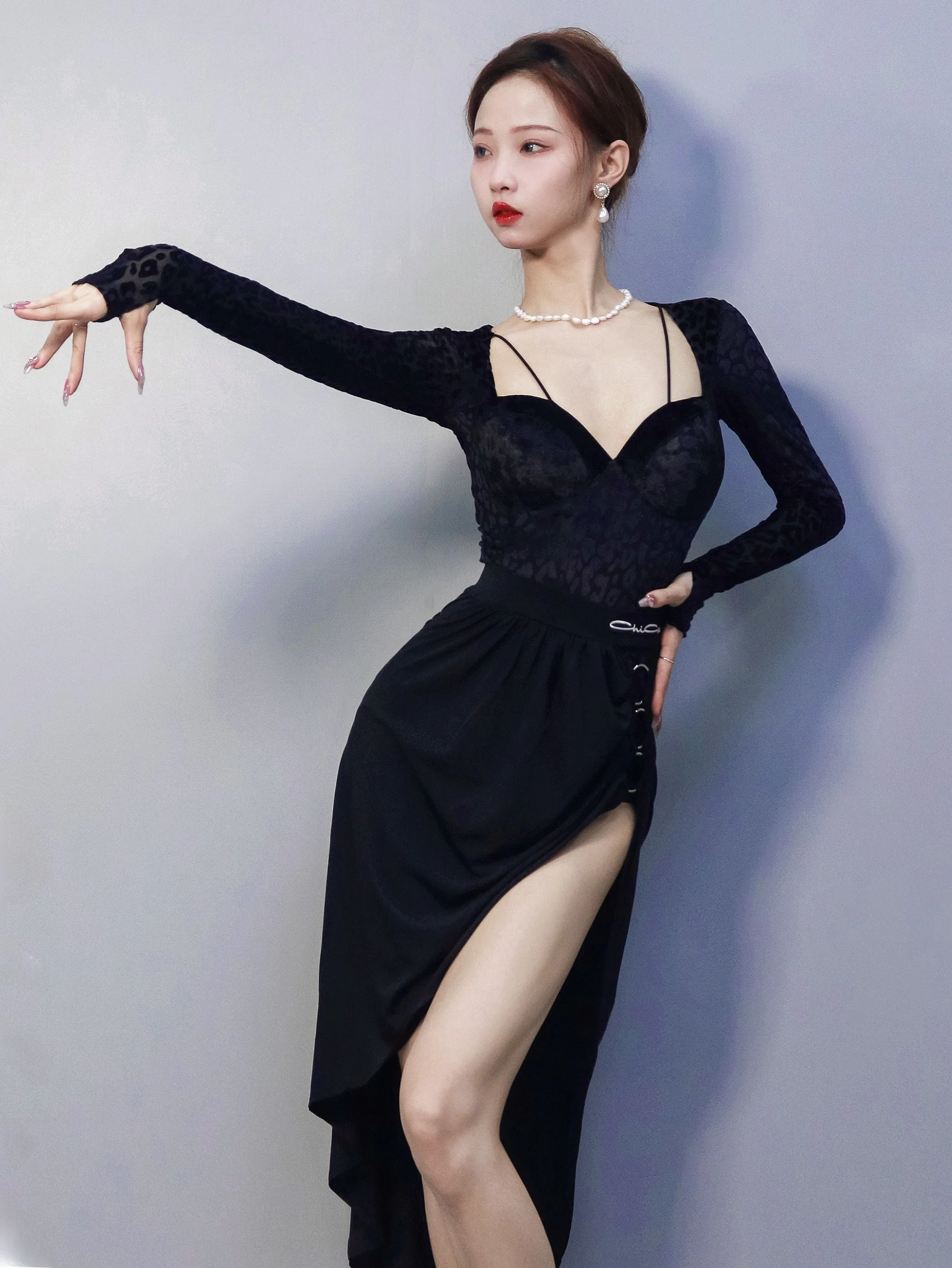 성인 여성 라틴 댄스 연습복 긴 소매 브이넥 스커트 블라 공연 의상 세트 탈부착 가능한 패드 포함