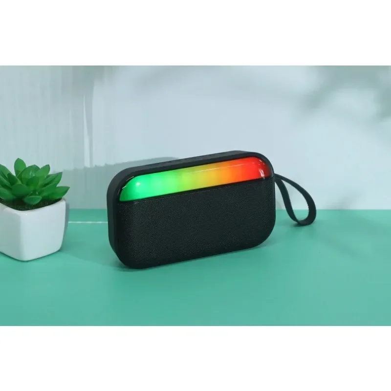 Mini portatile Bluetooth Outdoor Heavy Bass Soundbar Bluetooth Chiamata in vivavoce wireless Lettore musicale MP3 con supporto luce RGB TF