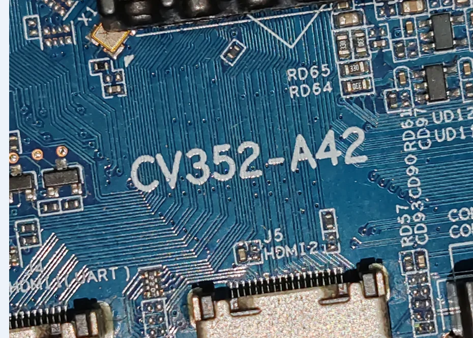 CV352-A42 スリーインワン LED TV マザーボード、よくテスト済み、1G+8G 45--110v 45W の物理写真