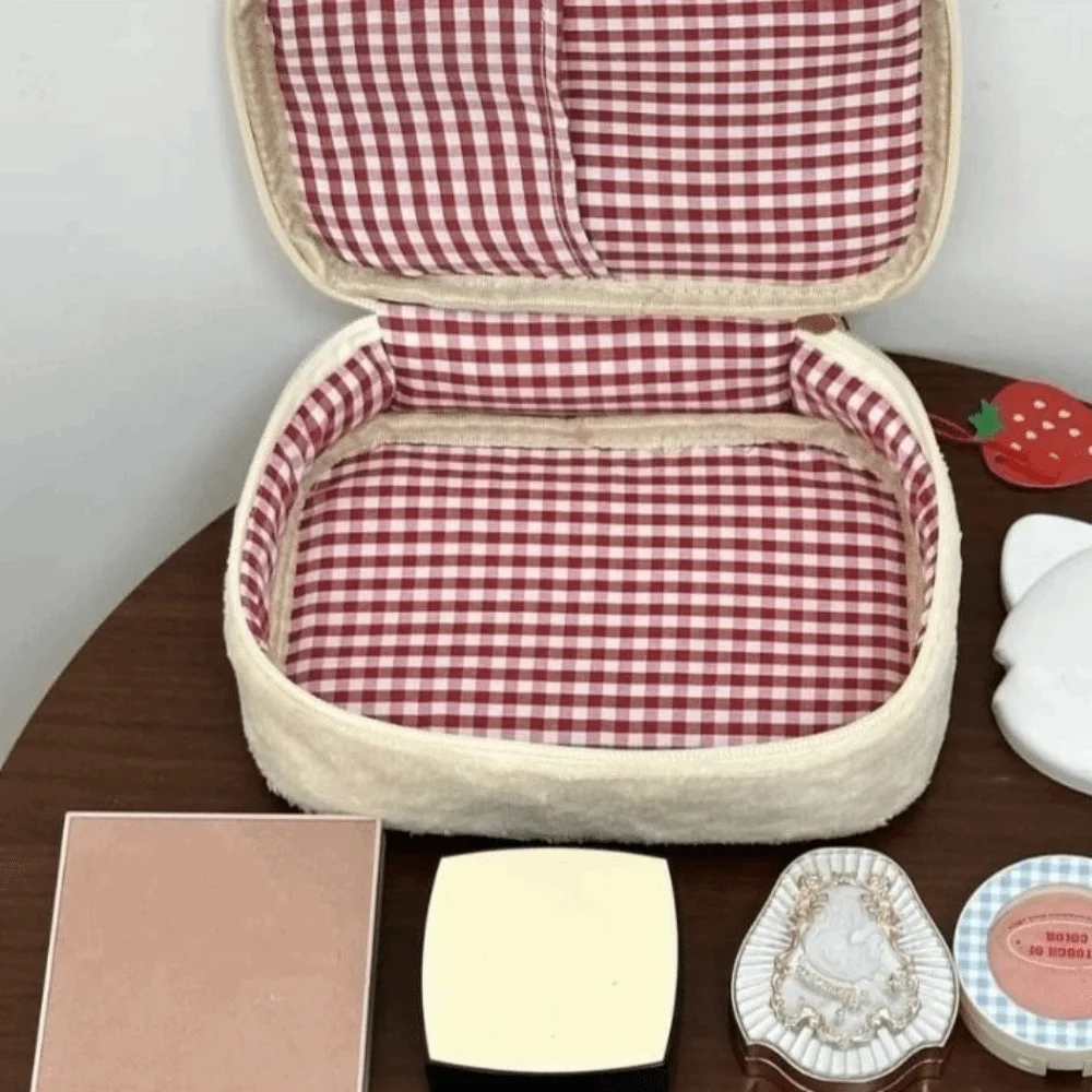 Large Capacity Strawberry Plush Makeup Bag Multifunctional Zipper Cute Cosmetic Bag Coin Purse Pencil Case Toiletry Bag Women