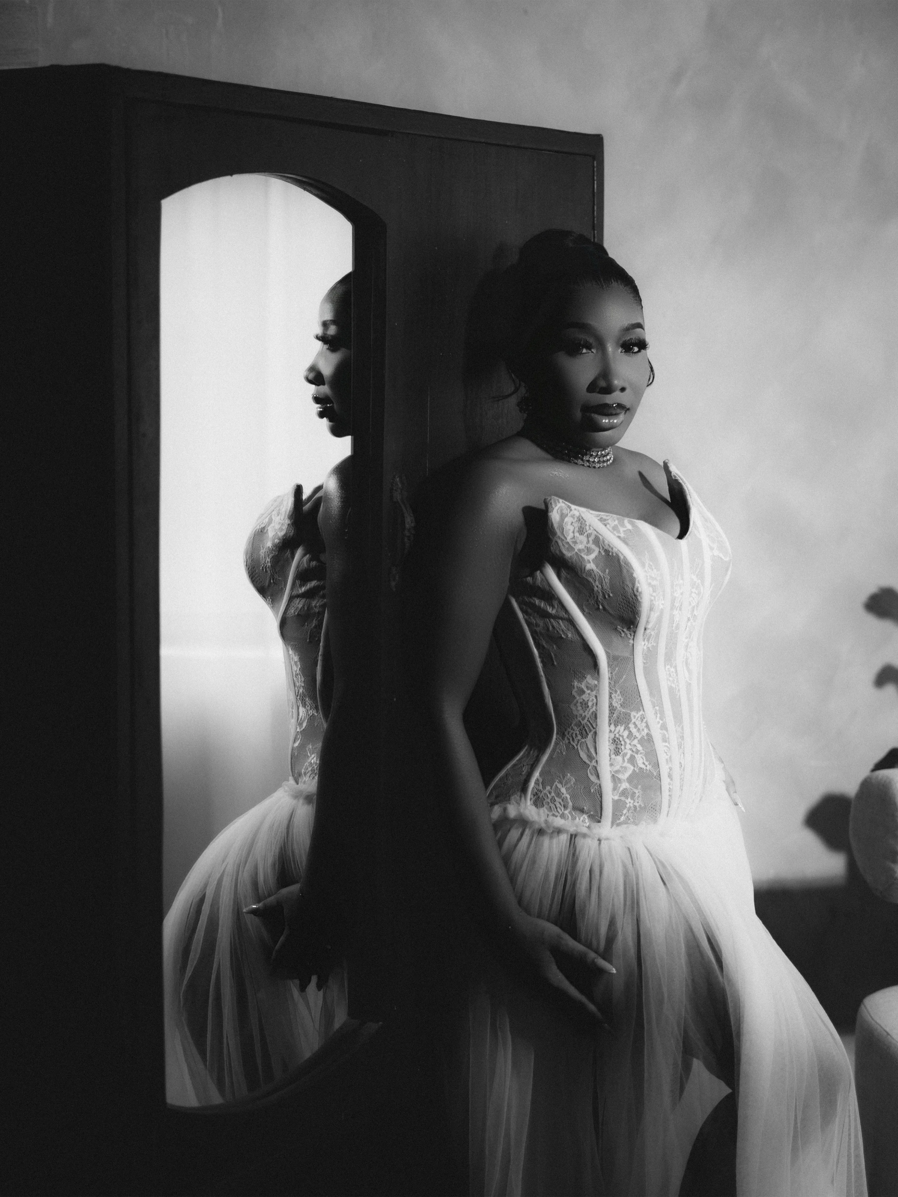 Aso Ebi Lace Wedding Dresses Sweep Train Bridal Gown V-Neck Sleeveless Bride Robe Photo Shoot Bridal shower Gown Customized