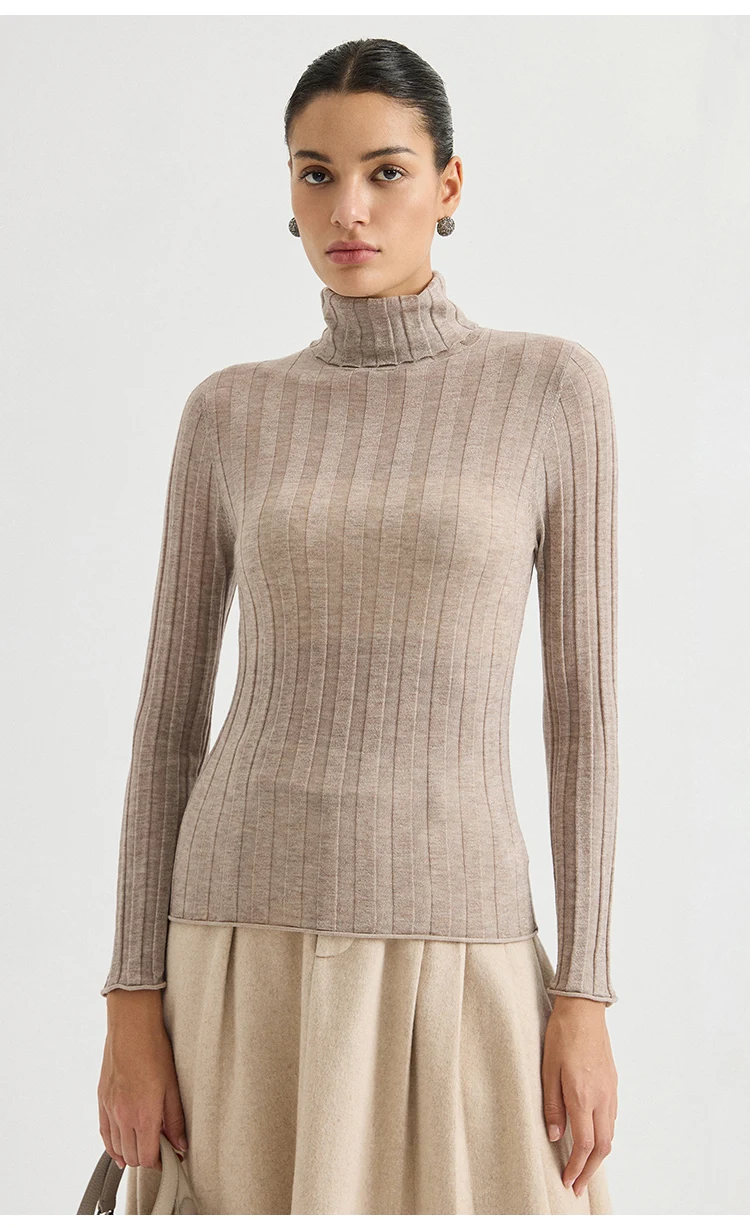 BD3621695 Damen Rollkragenpullover aus Lurex-Wollmischung mit breiten Rippen, langen Ärmeln und Wellensaum, dezenter Luxus für den frühen Herbst. – Detail 10