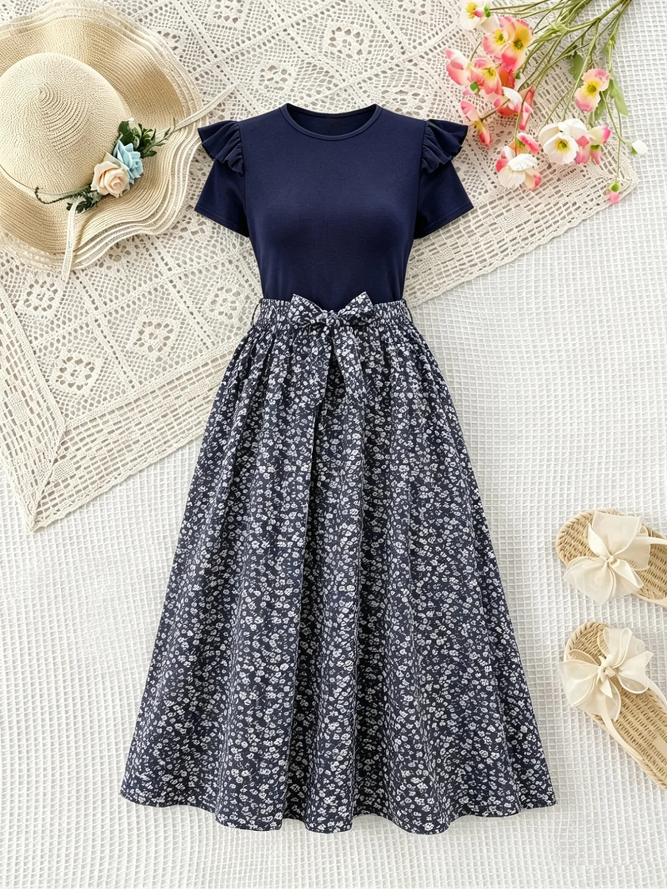 Teenager-Freizeitkleid mit Rundhalsausschnitt, kurzen Ärmeln, Rüschensaum, tailliertem Schnitt und Schleife, A-Linien-Rock, Kinderkleid – Detail 4