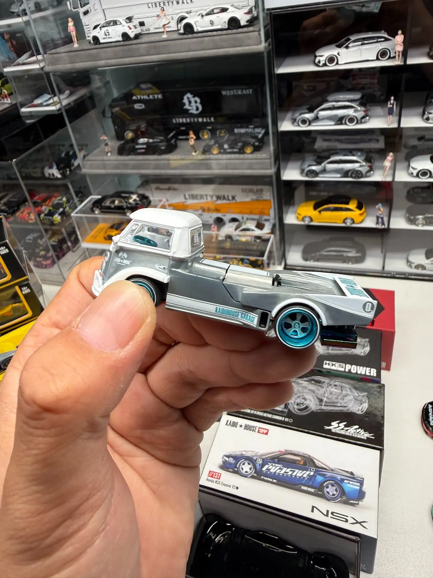 Diecast KAIDO HOUSE x MINIGT 1:64 Scale VW T1 KAIDO WORKS V1 Alloy Car Model