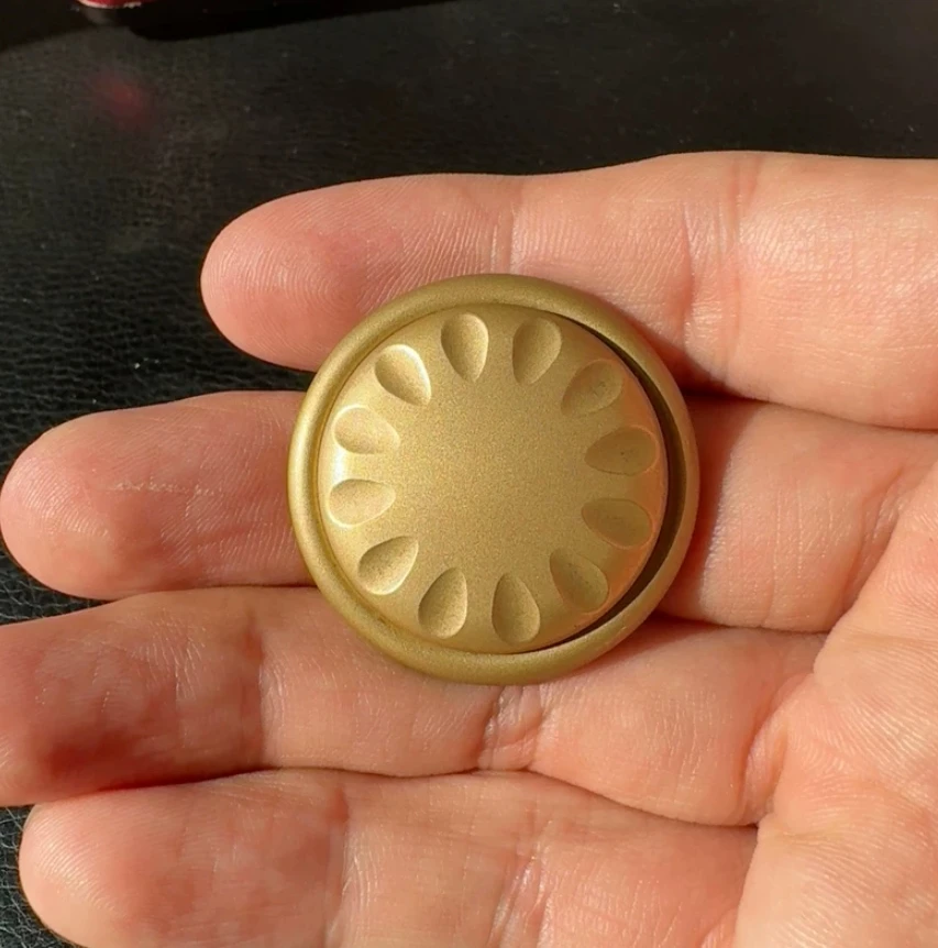 

Used EDC DZ topc brass coin ppb Decompression toys