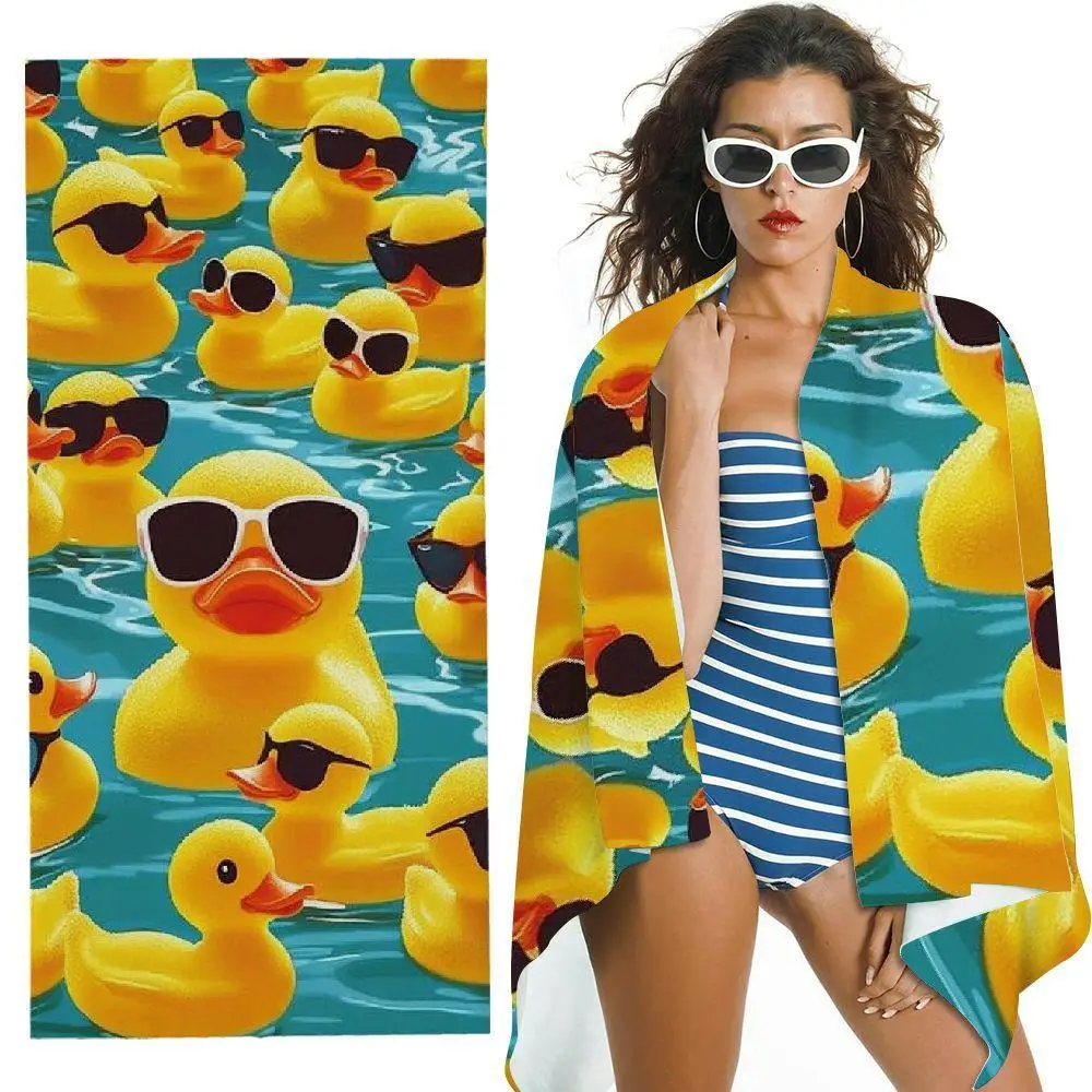 Toalla de Baño con Estampado de Patos en Agua, Color Amarillo Vibrante y Verde Azulado, Diseño de Patos con Gafas de Sol, Esencial de Verano Retro y Divertido, 1 Pieza