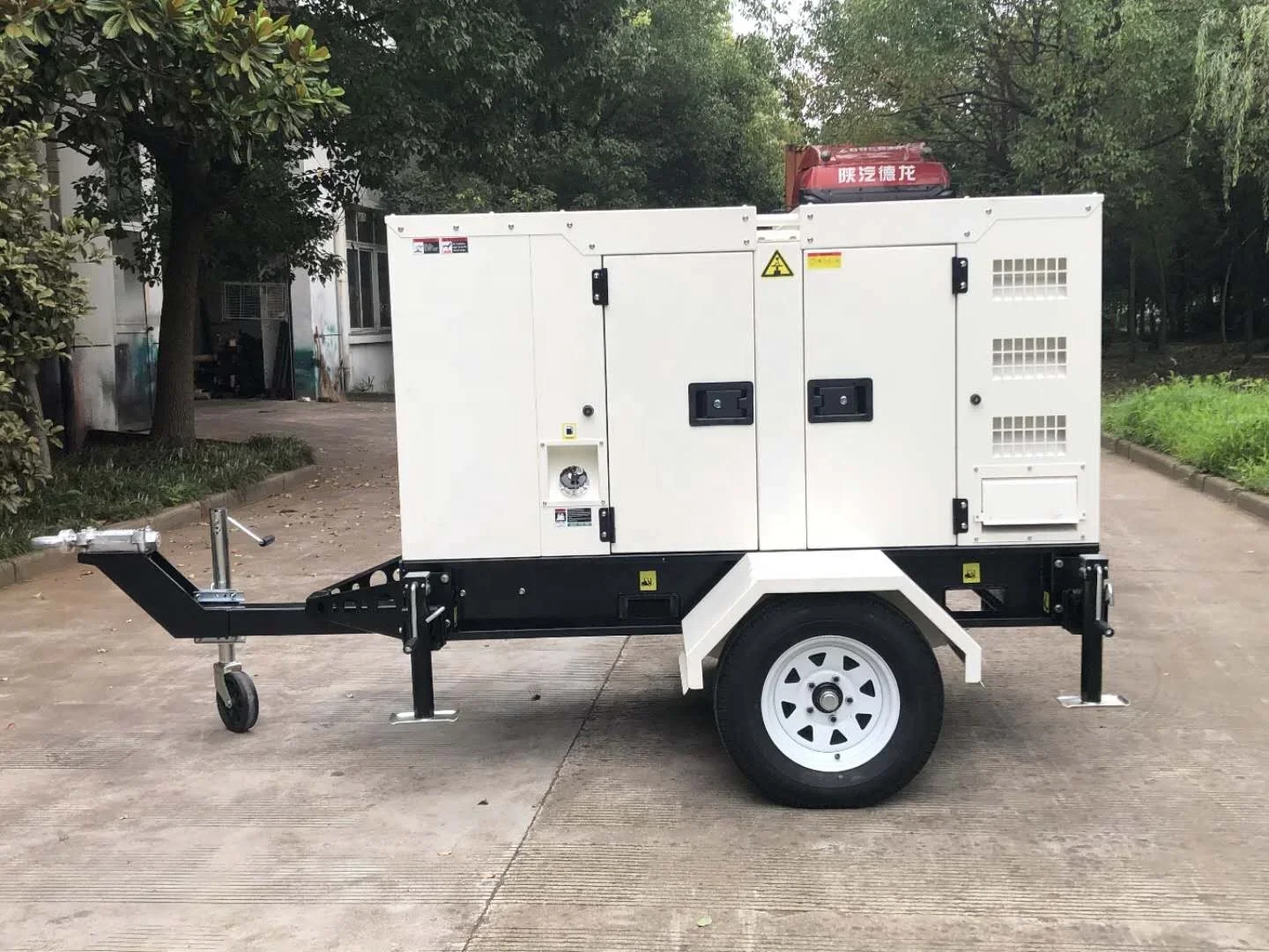بيع المصنع الجديد 20kw 25kva مجموعة مولدات الديزل نوع المقطورة مع محرك Yuchai 4D24G7