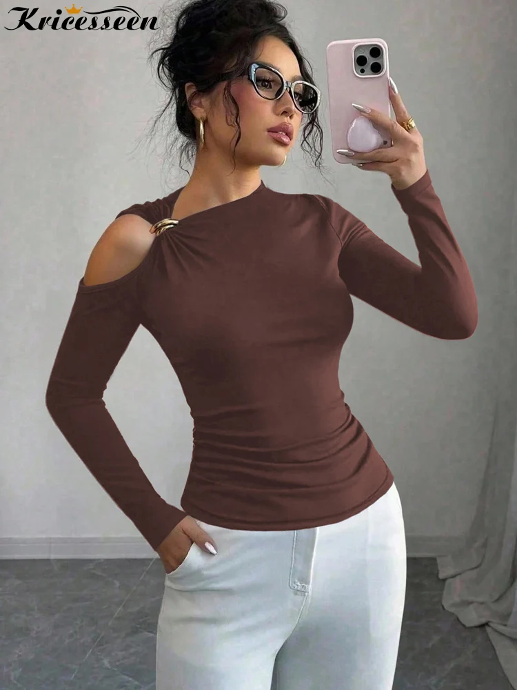 

Kricesseen женская футболка с открытыми плечами, топ с металлической пряжкой и длинными рукавами, облегающая футболка со рюшами и вырезами, осенняя уличная блузка Y2K