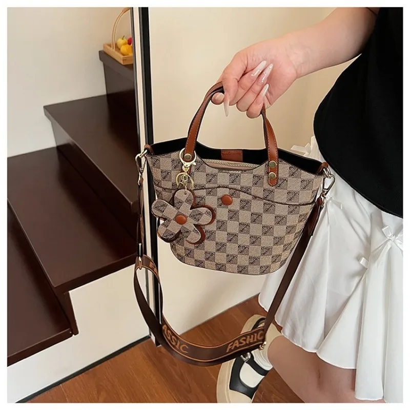 Nuova borsa a secchiello stampata alla moda europea e americana per donna, borsa a tracolla con cestino per verdure a spalla singola, borsa retrò