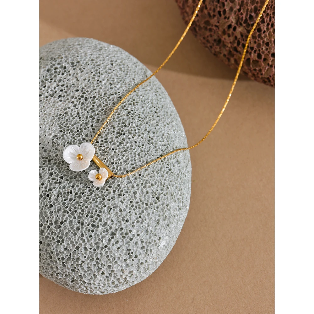 Yhpup Edelstahl süße romantische schicke Harz Blume Anhänger Sommer Halskette 18 Karat Gold Farbe Pvd Kragen Schmuck für Frauen Geschenk