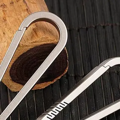 

1PCS Titanium Alloy Keychain Tiranium Buckle Key Ring Car Accessories Titanium Buckles EDC Outdoor Tool