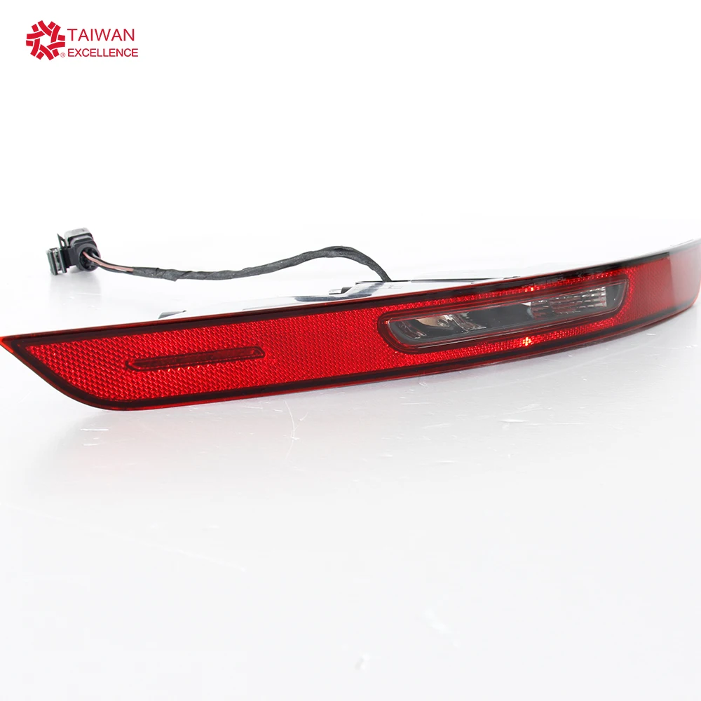 For Porsche Macan 2014-2020 Car Red Rear Bumper Rear Bumper Lamp Reflector Lamp Reflector L:95B945725J R:95B945726J