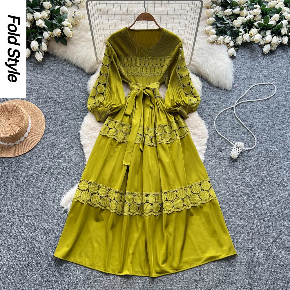 

2025 Niche Retro Court Style Dress for Women's Autumn and Winter High-end Sense Strap Waist Hollow Splicing Long Dress