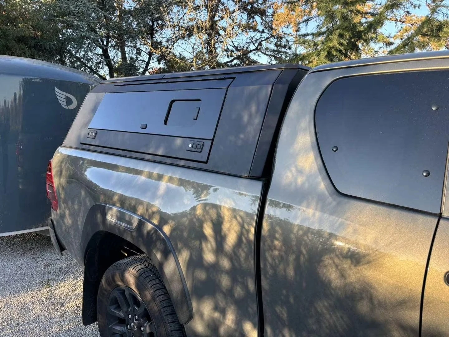 

Aluminum Alloy Waterproof Hardtop Cargo Box Cover, Suitable for 2025 Hilux Off-road Pickup Trucks