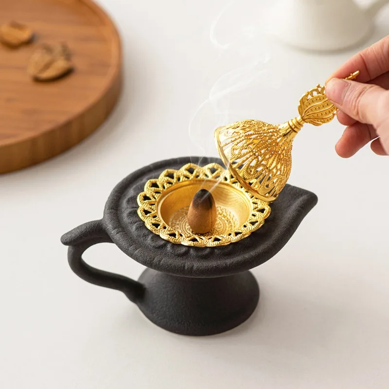 For Middle Eastern Arabian Golden Metal Incense Burner, Mini Handheld Aromatherapy Furnace, Home Decor