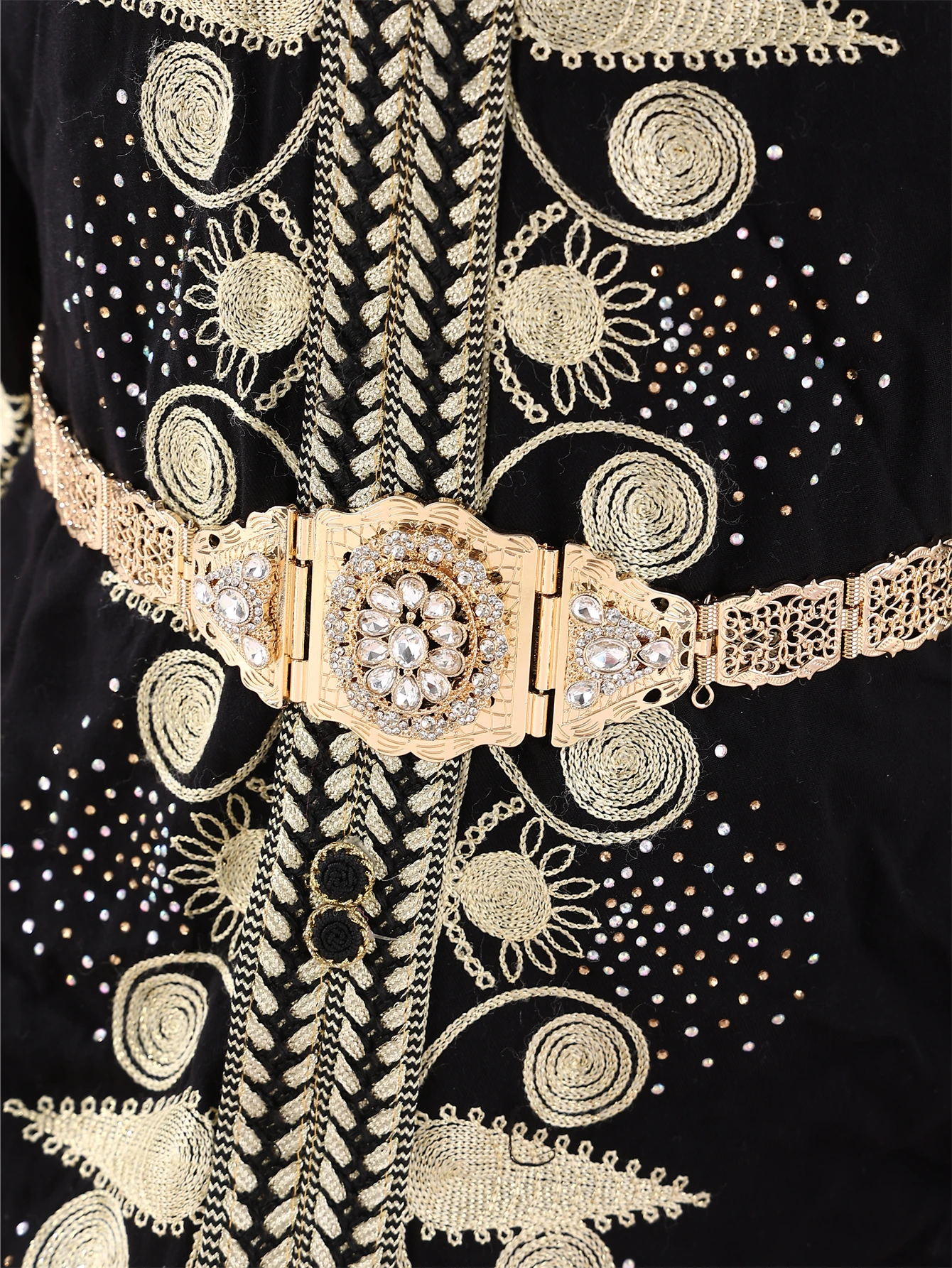 A Moroccan court forward rhinestone alloy belt with movable needles that can be disassembled and adjusted in length