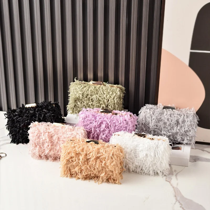 

Luxury Faux Fur Evening Bag Plush Handbag Large Capacity Wedding Party Evening Clutch Bag Trendy Long Tassel Shoulder Bag