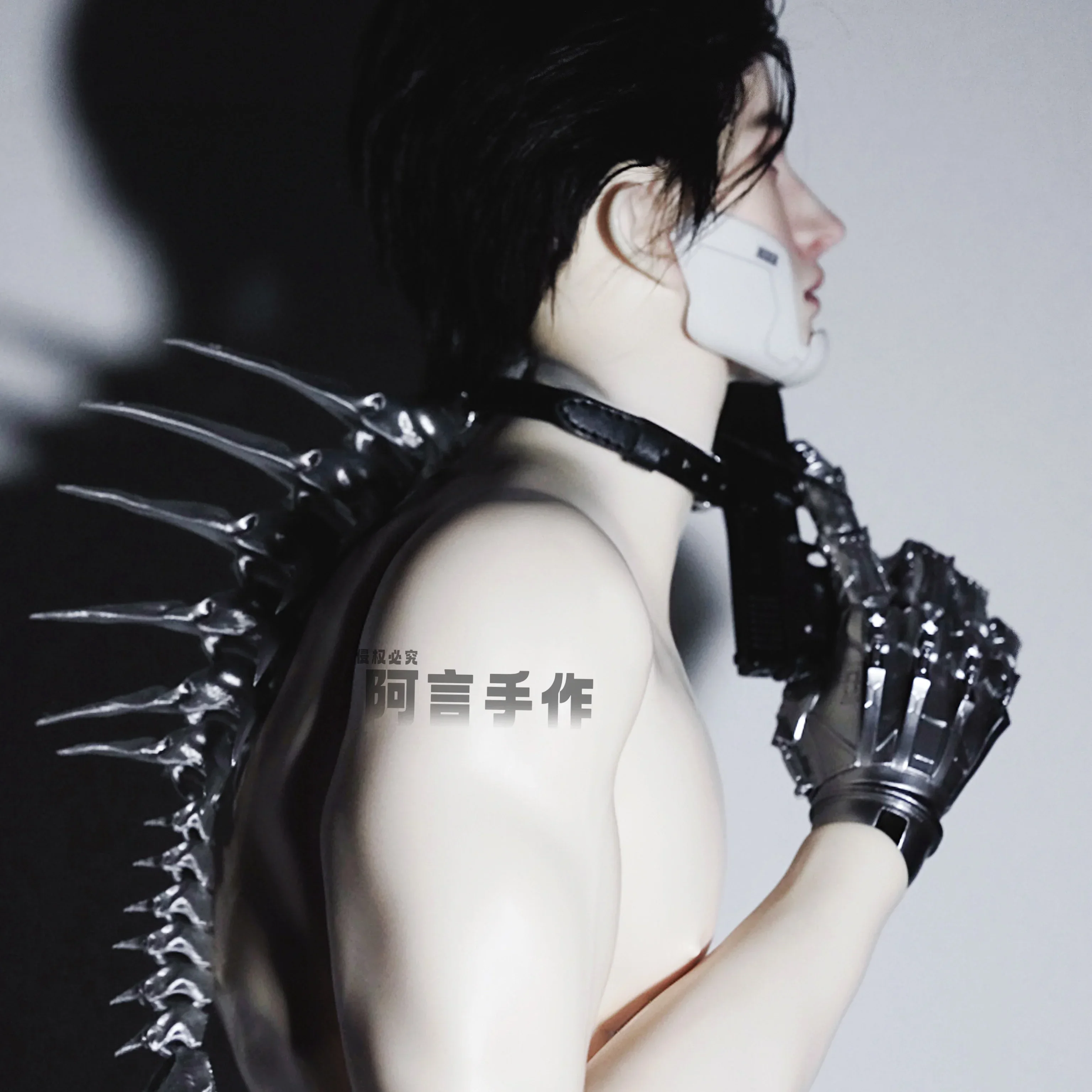 Naszyjnik z kolczastym szpikulcem w stylu neo-gotyckim to dodatek jubilerski dla mężczyzn i kobiet na Boże Narodzenie i Nowy Rok w prezencie kwiatowym