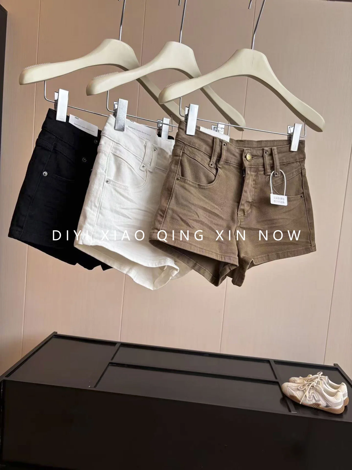 Retro Low Waist Denim Shorts Women's Slimming A-Line Miniature Butt-Lifting Hot Pants Autumn Season Ladies Fashion