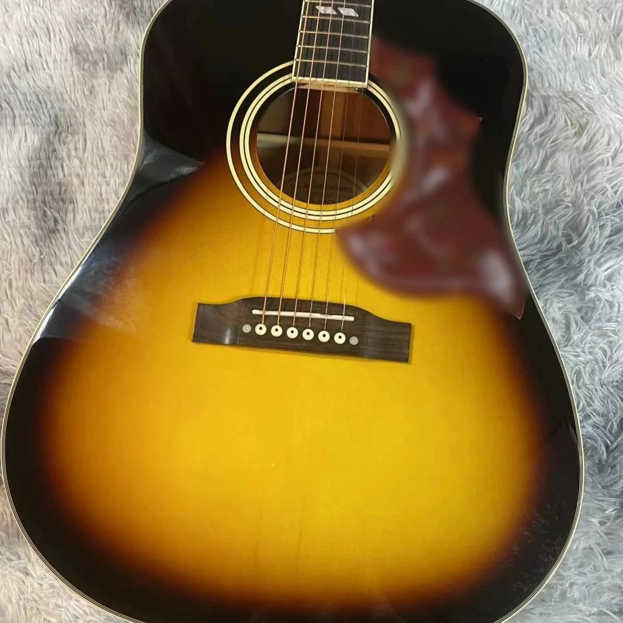 

Sunset Colour Series Bee Bird Glossy Mahogany Back Rosewood Neck Solid Top Acoustic Guitar Free Shipping Fixed Bridge