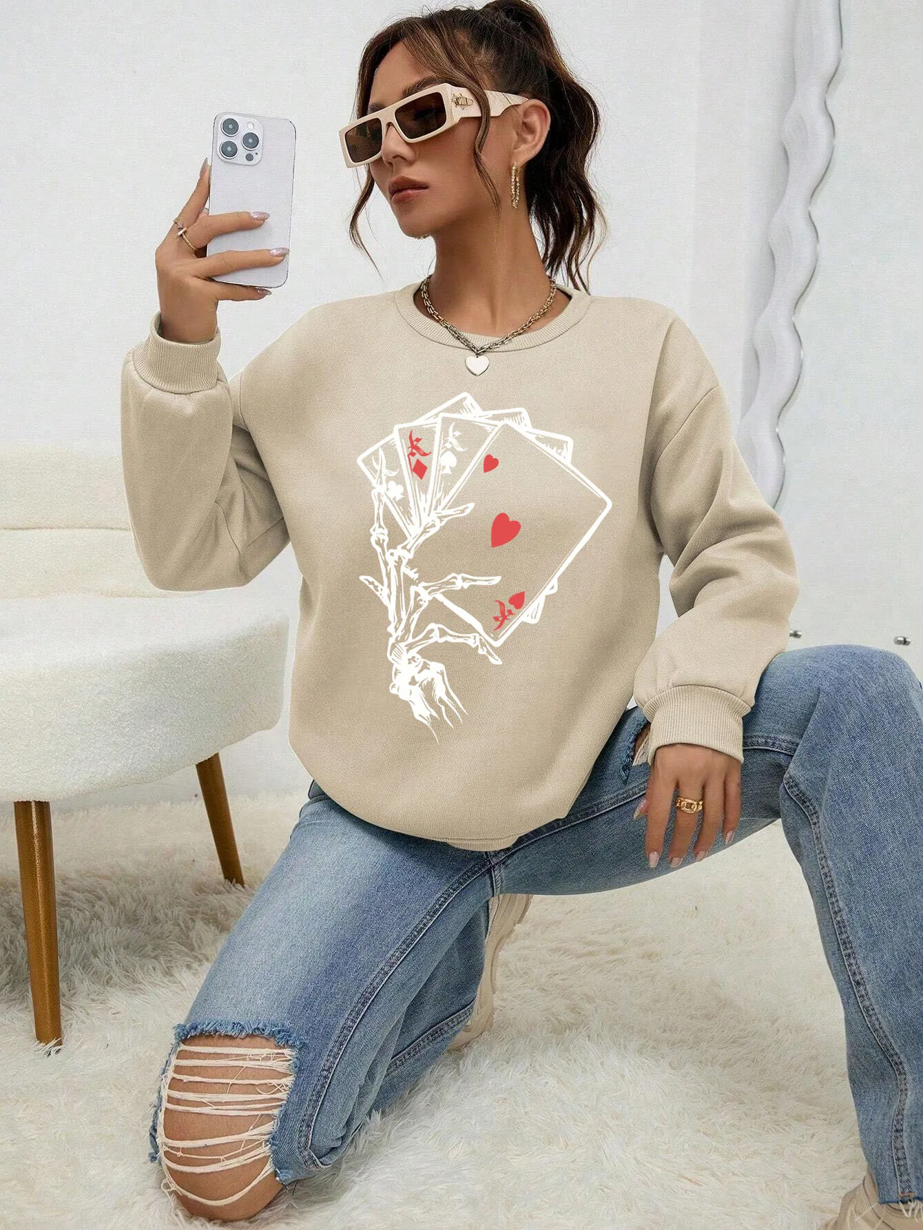 Skull Holding A Heart Playing Card Printed Sweatshirt For Female Autumn Fleece Warm Hoodies Hipster All-Match Women Streetwear