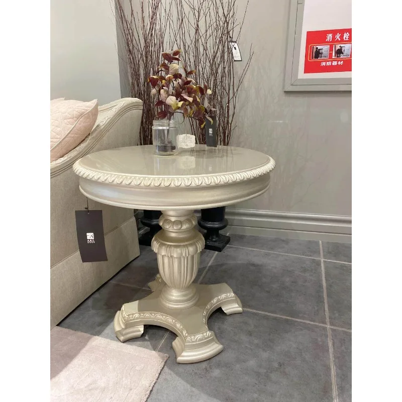table-de-negociation-ronde-sculptee-de-style-retro-legerement-luxueuse-inspiree-des-salons-francais-avec-finition-creme-de-style-americain