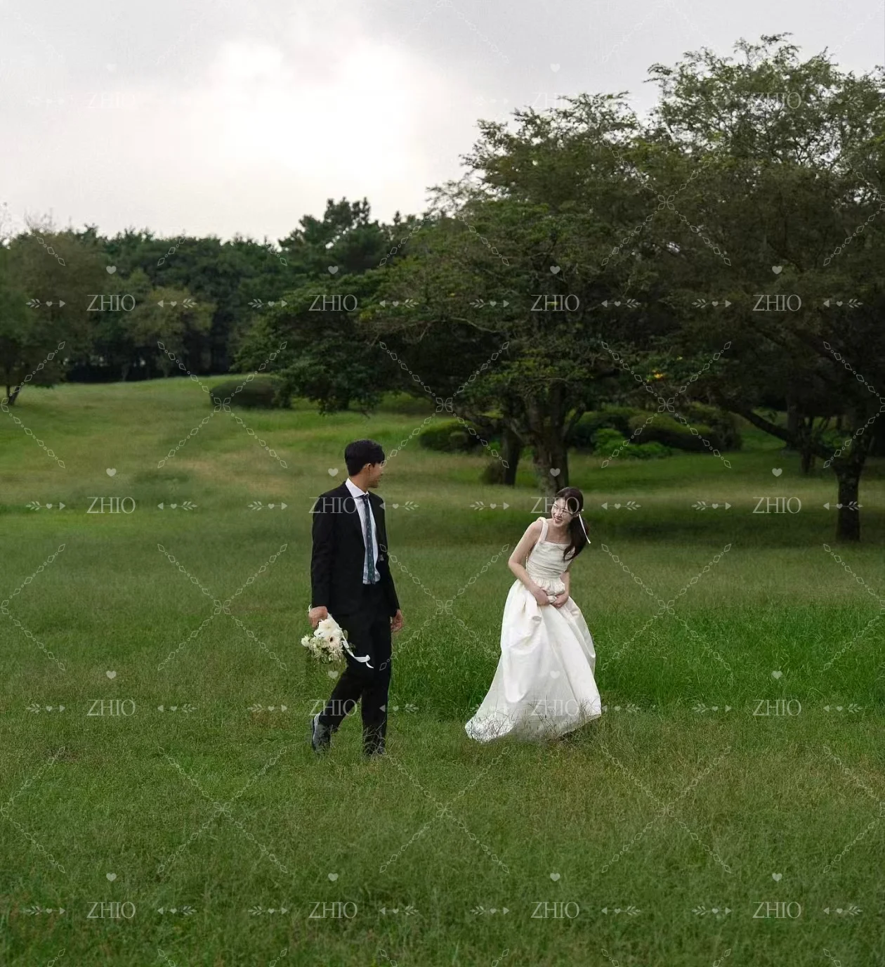 ZHIO بسيط القوس السباغيتي الأشرطة فستان حفلات الزفاف العاج الساتان ألف خط كوريا صورة تبادل لاطلاق النار فستان استقبال الزفاف مخصص