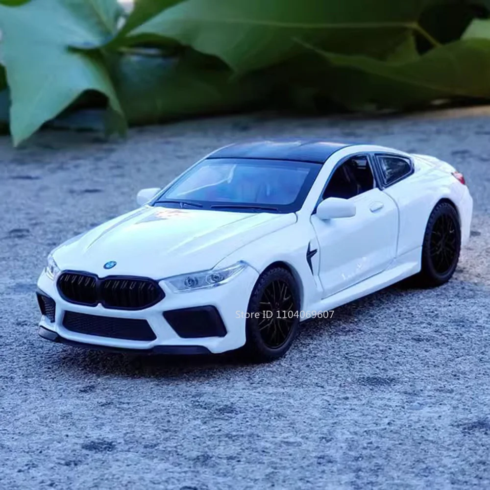 1:32 M8 Miniatuur Model Sportwagen Speelgoedlegering Diecast Met 4 Deuren Geopend Pull Back Light Voertuigen Speelgoed Voor Kindercadeaus Collectie